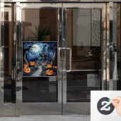 美しいハロウィーンの夜窓にしがみつく ウィンドウサイン (オフィスドア)