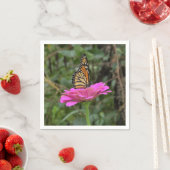 美しいバラの花の上のモナーク蝶 スタンダードカクテルナプキン (インサイチュ)