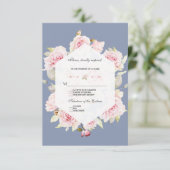 美しいバラ色の花柄幾何学模様のダスティーブルーウェディング 出欠カード (スタンド正面)