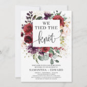 美しいバーガンディとブッシュピンクの花が結ばれた 招待状 (正面)