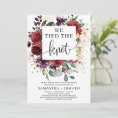 美しいバーガンディとブッシュピンクの花が結ばれた 招待状 (スタンド正面)