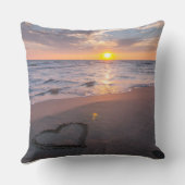 美しいビーチのサンセット ハート クッション (裏面)