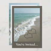 美しいビーチの2つの砂のハート、ロマンチックな海 招待状 (正面/裏面)