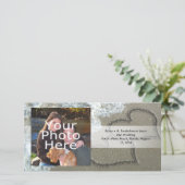 美しいビーチの2つの砂のハート、ロマンチックな海 案内状 (スタンド正面)