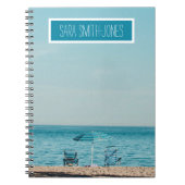 美しいビーチ青い椅子あなたの名前のノートを追加 ノートブック (正面)