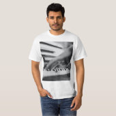 美しいピアノのアートワーク Tシャツ (正面フル)