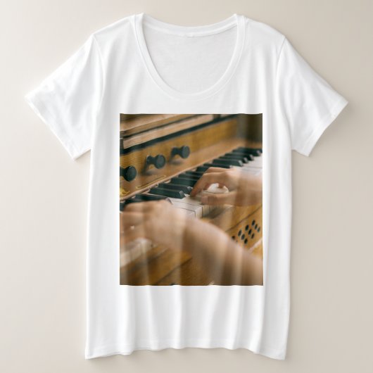 美しいピアノ プラスサイズTシャツ (デザイン正面)