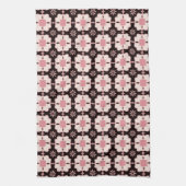 美しいピンクとダークブラウンのフローラタイルパターン キッチンタオル (縦)