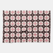 美しいピンクとダークブラウンの花柄タイルパターン キッチンタオル (横)