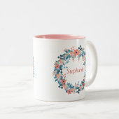 美しいピンクと青のフローラリースコーヒーマグ ツートーンマグカップ (正面右)