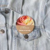 美しいピンクと黄色結婚の花の名前ボタン。 缶バッジ (インサイチュ)