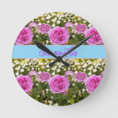 美しいピンクのバラとデイジーフローラ ラウンド壁時計 (正面)
