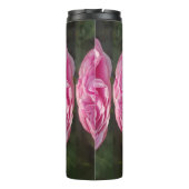 美しいピンクのバラの花のフローラ写真家の名前 タンブラー (裏面)