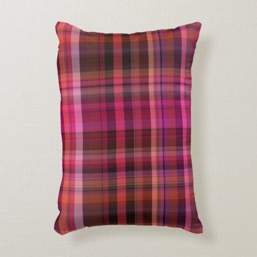 美しいピンクのバーグンディーな赤紫のタータンチェック格子 アクセントクッション (正面(垂直))