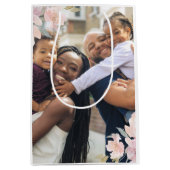 美しいピンクの花の写真 マザーズデー ミディアムペーパーバッグ (正面)