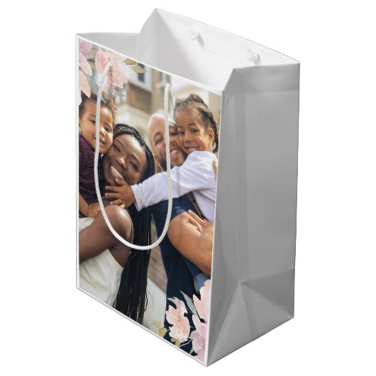 美しいピンクの花の写真 マザーズデー ミディアムペーパーバッグ (裏面アングル)