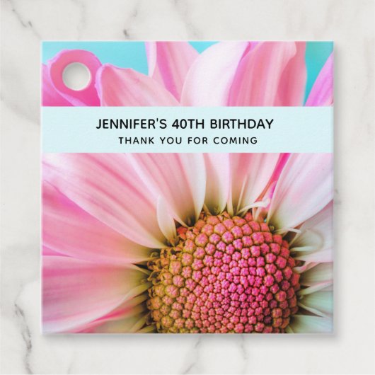 美しいピンクの花クローズアップ写真誕生日 フェイバータグ (正面)