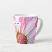 美しいピンクの花クローズアップ写真 カフェラテマグ (右アングル)