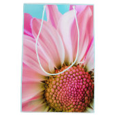 美しいピンクの花クローズアップ写真 ミディアムペーパーバッグ (裏面)