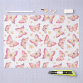 美しいピンクの蝶と黄色の花 薄葉紙 (クラフト)