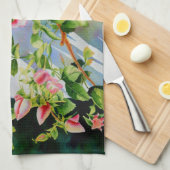 美しいピンクの赤い白いバラの水色のフローラ キッチンタオル (四つ折り)