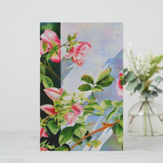 美しいピンクの赤い白いバラの水色のフローラ 便箋 (スタンド正面)