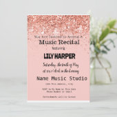 美しいピンクの音符のコンフェッティをフィーチャーした音楽発表会の招待状 招待状 (スタンド正面)