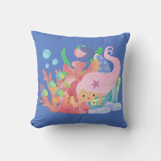 美しいピンクの髪のマーメイド遊が魚を抱きしめている クッション (正面)