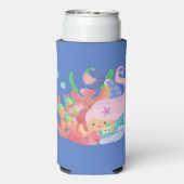 美しいピンクの髪のマーメイド遊が魚を抱きしめている スリム缶クーラー (Seltzer裏面)