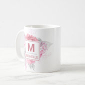 美しいピンク、白、シルバーの花のモノグラム コーヒーマグカップ (正面左)
