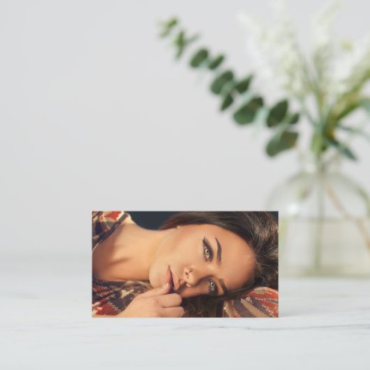 美しいファッションインフルエンサーのコンテンツ作成者の写真 名刺 (スタンド正面)