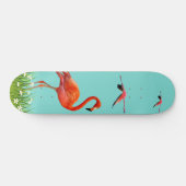 美しいフクロミズナギドリがライトターコイズブルーの上に スケートボード (横)
