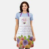 美しいフローラマザーズデイ引用文バラオンホワイト エプロン (着用した状態)