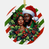 美しいブラックカップルホリーのクリスマスリースアート セラミックオーナメント (正面)