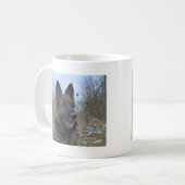 美しいブラックタンジャーマンシェパードの子犬 コーヒーマグカップ (正面左)