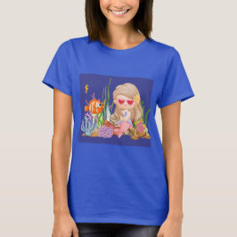 美しいブリュネットヘアの人魚が海で遊ぶ Tシャツ