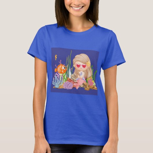 美しいブリュネットヘアの人魚が海で遊ぶ Tシャツ (正面)
