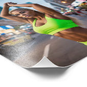 美しいブロンドフィットネスの女の子ネオングリーンでポーズ フォトプリント            (角)