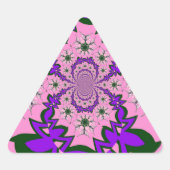 美しいベイビーピンクの花の紫の陰影のモチーフアート 三角形シール (正面)