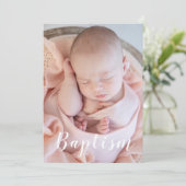 美しいベビーフォトネイビー&赤面フローラバプテスマ 招待状 (スタンド正面)