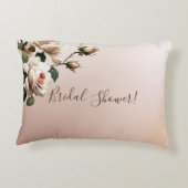 美しいベージュのローズ ブライダルシャワー アクセントクッション (裏面)