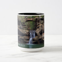 美しいホッキングヒルズアイコニック滝