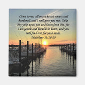 美しいマタイ11:28湖の上の夕日の写真 マグネット (正面)