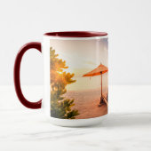 美しいモルディブのビーチの日没 マグカップ (左)