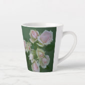 美しいライトピンクガーデンバラ カフェラテマグ (右)