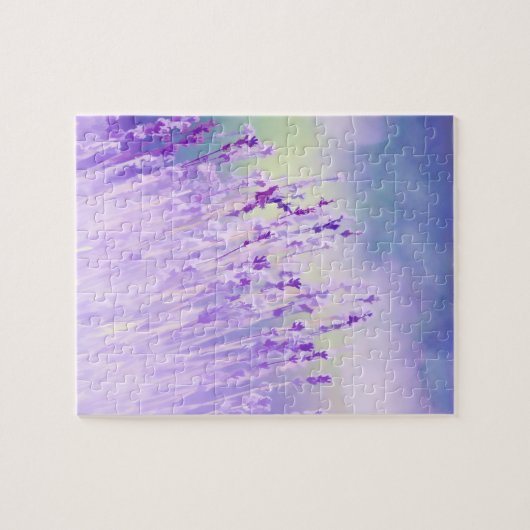 美しいラベンダーフラワーフィールドまたは牧草地パープル ジグソーパズル (横)