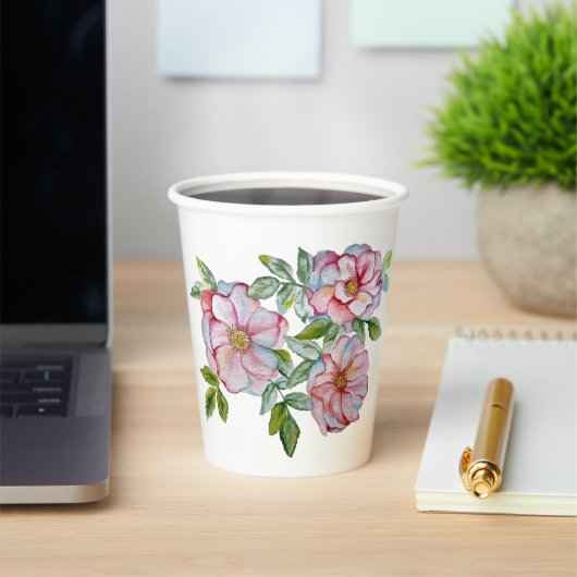 美しいリアルな水彩バラ。 紙コップ (インサイチュ)