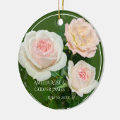 美しいロマンチックな白いピンクのバラ セラミックオーナメント (左)