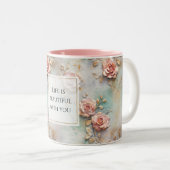 美しいロマンチック赤面ピンクロマンチックバラ ツートーンマグカップ (正面右)