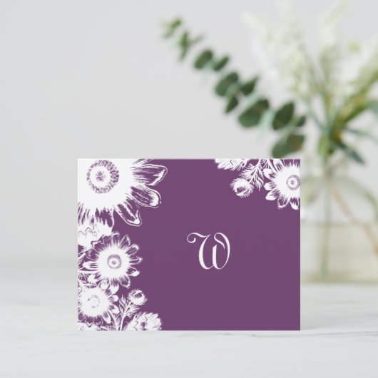 美しいヴィンテージパープルフローラ結婚式RSVPカード 招待状 (スタンド正面)